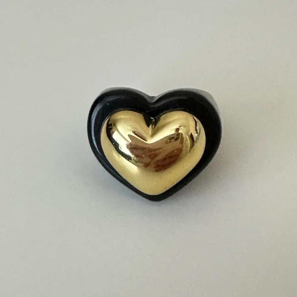 Primark Chunky Resin Heart Ring Black Gold Tone Size 6